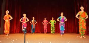 Prepletanje plesa in petja različnih kultur 3